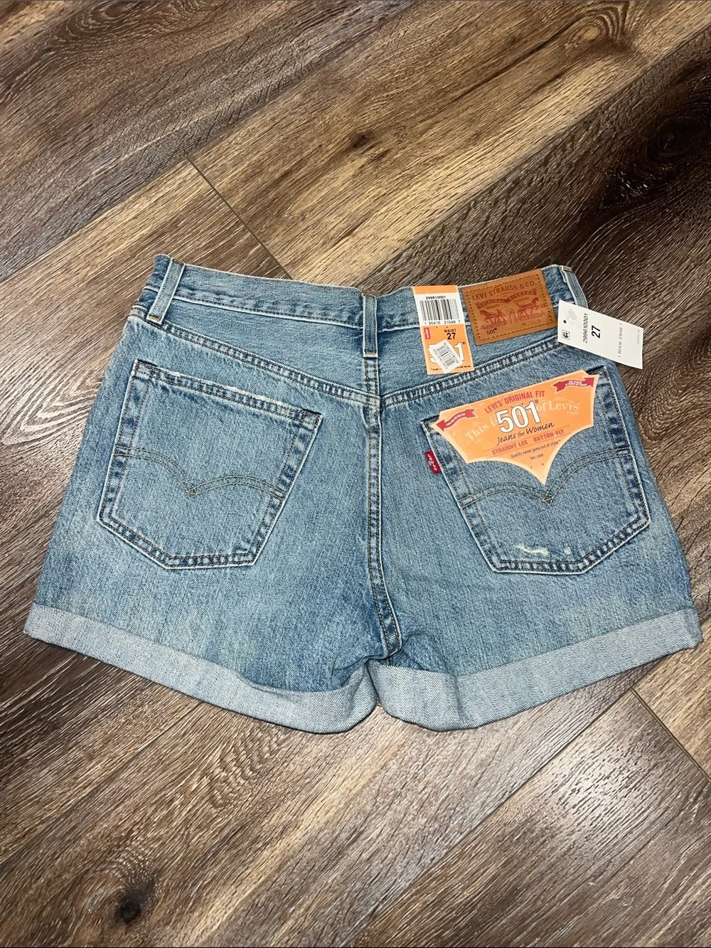 NWT Levi's 501 Medium Wash Distressed Long Button Fly Denim Shorts ❤️